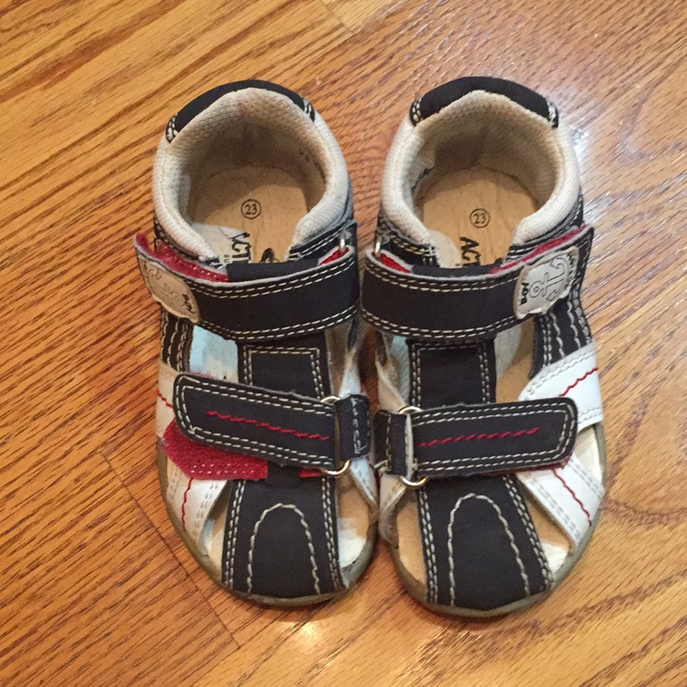 Action boy shoes